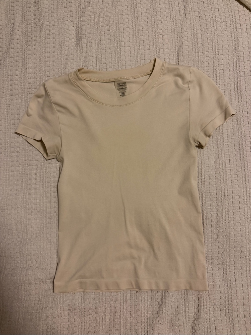 Sunday Best SinchSeamless Cream Short Sleeve Top